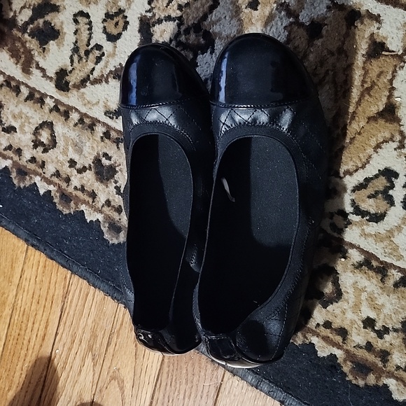 Place Big Girl's Stretch ballet flat; Size: 6, Black/Faux patent toe and heel - Picture 2 of 7